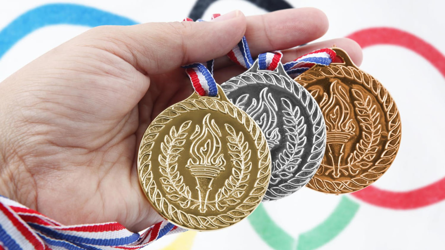 Medaillen mit Abbildung der olympischen Fackel